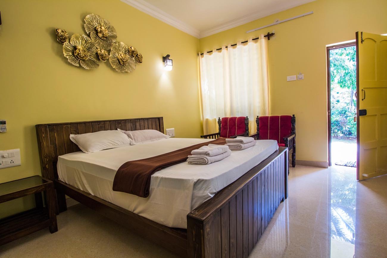 Executive Room bed and seating